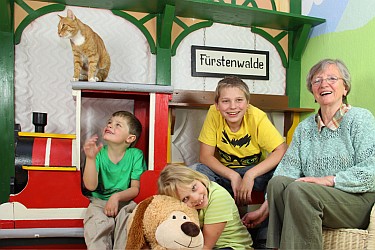 Familien-Fotografie mit Oma und Kindern